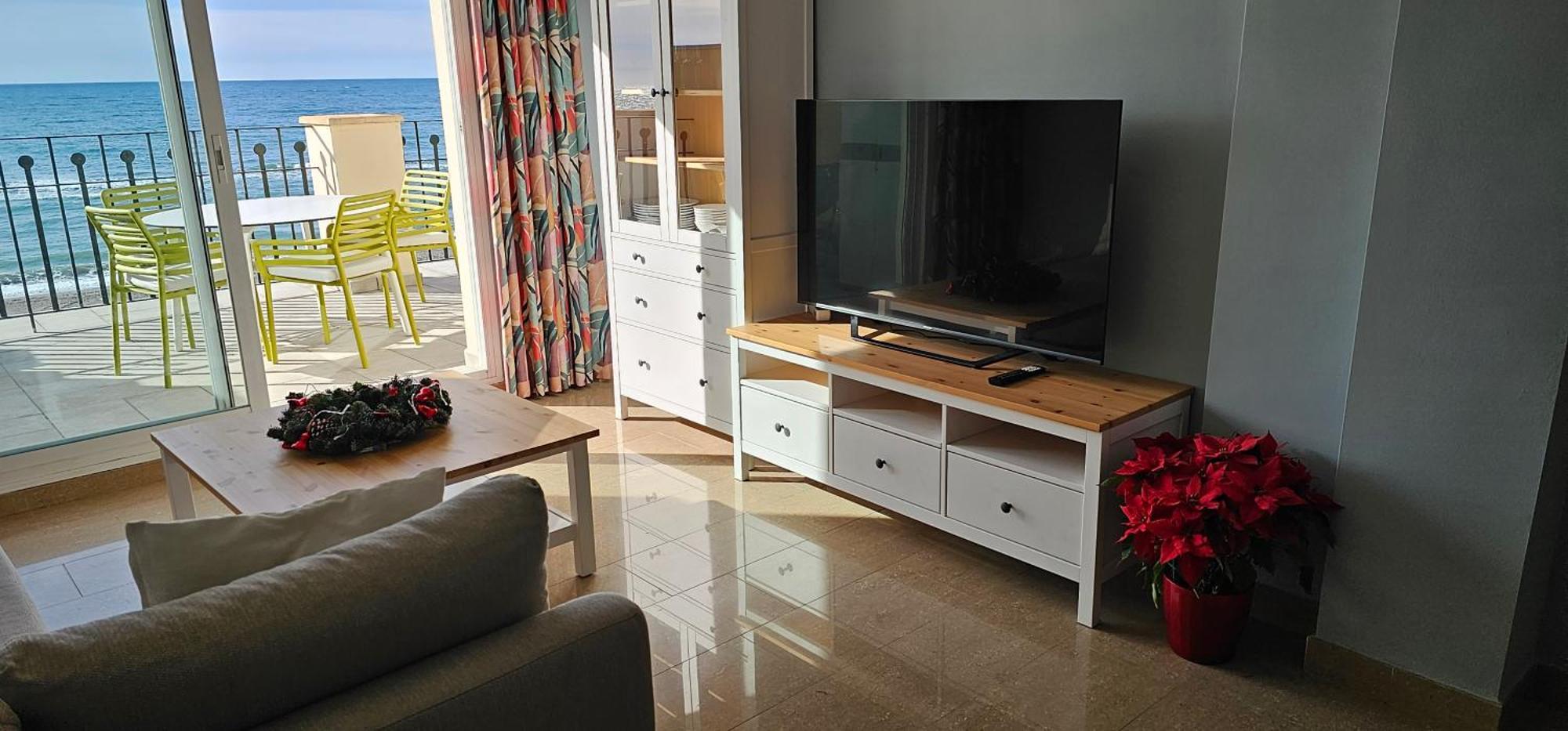 Euromar Beachfront & Parking Apartment Torrox
