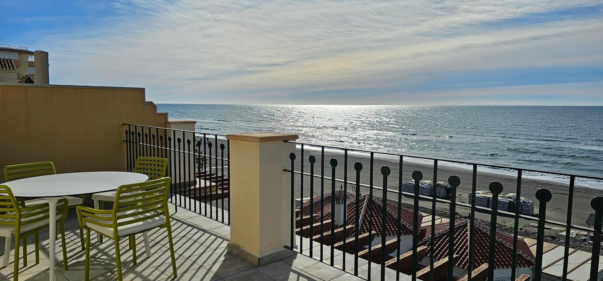 Euromar Beachfront & Parking Apartment
